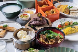 Daily self-service breakfast (CNY 198 per person)