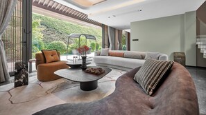 Minibar, blackout curtains, free WiFi, bed sheets - Hotel Indigo Hangzhou Tianmushan by IHG (Hangzhou)