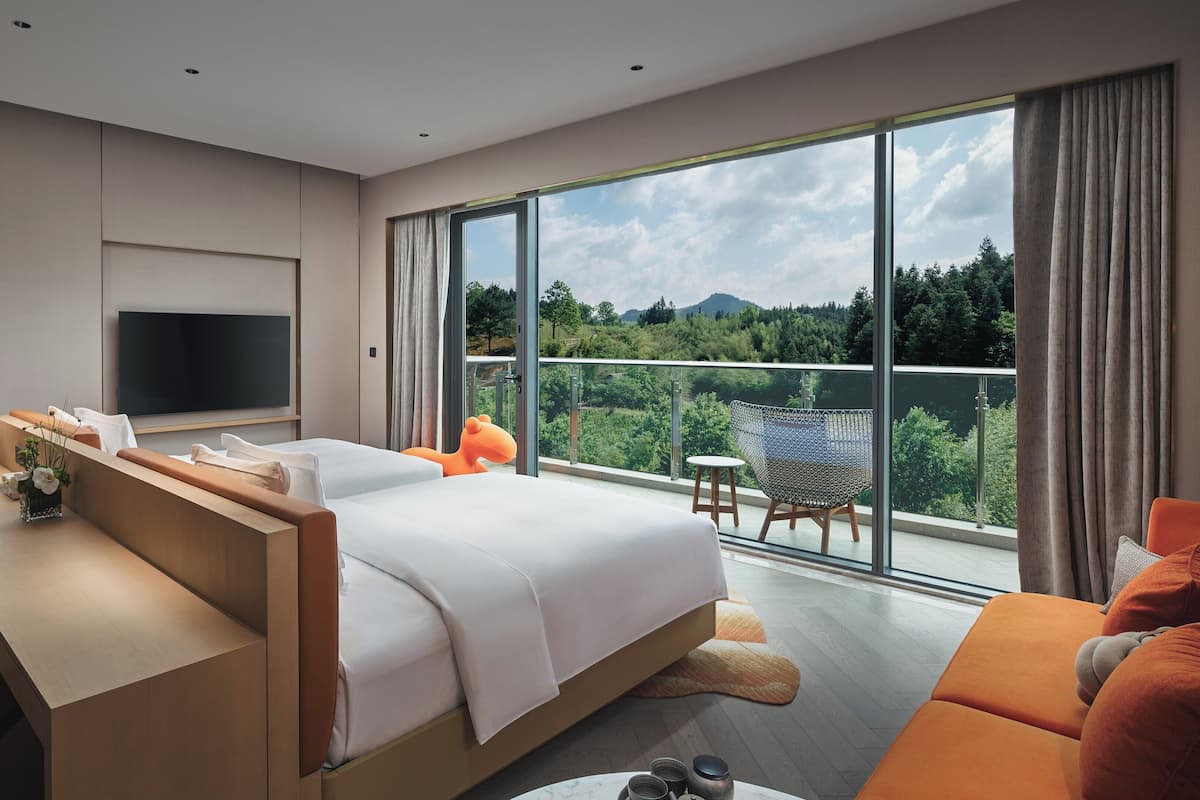 Premium Room, 2 Katil Bujang (Single), Mountain View | Bar mini, langsir/tirai gelap terus, Wi-fi percuma, cadar katil 