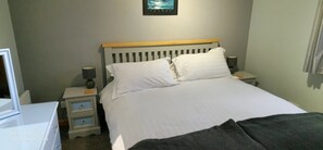 2 chambres, fer et planche à repasser, Wi-Fi gratuit, draps fournis