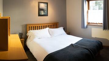 2 dormitorios, tabla de planchar con plancha, wifi gratis y ropa de cama