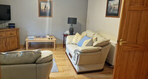 Smart TV - 10 minutes from the local beach great surfing beach
License Nr.HI-00282-F (Thurso)