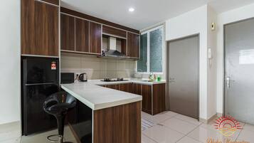 Fridge, microwave, stovetop, electric kettle