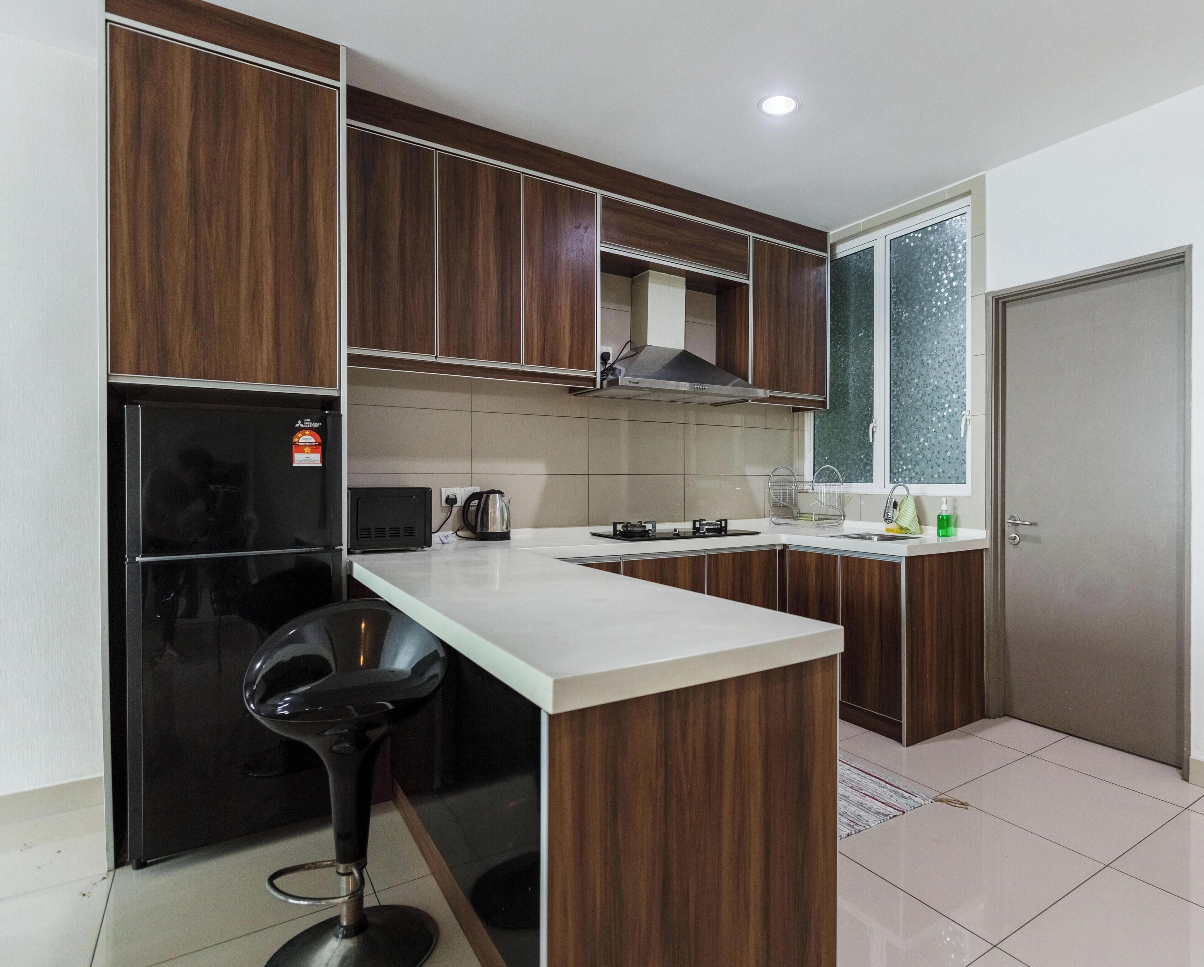 Fridge, microwave, stovetop, electric kettle