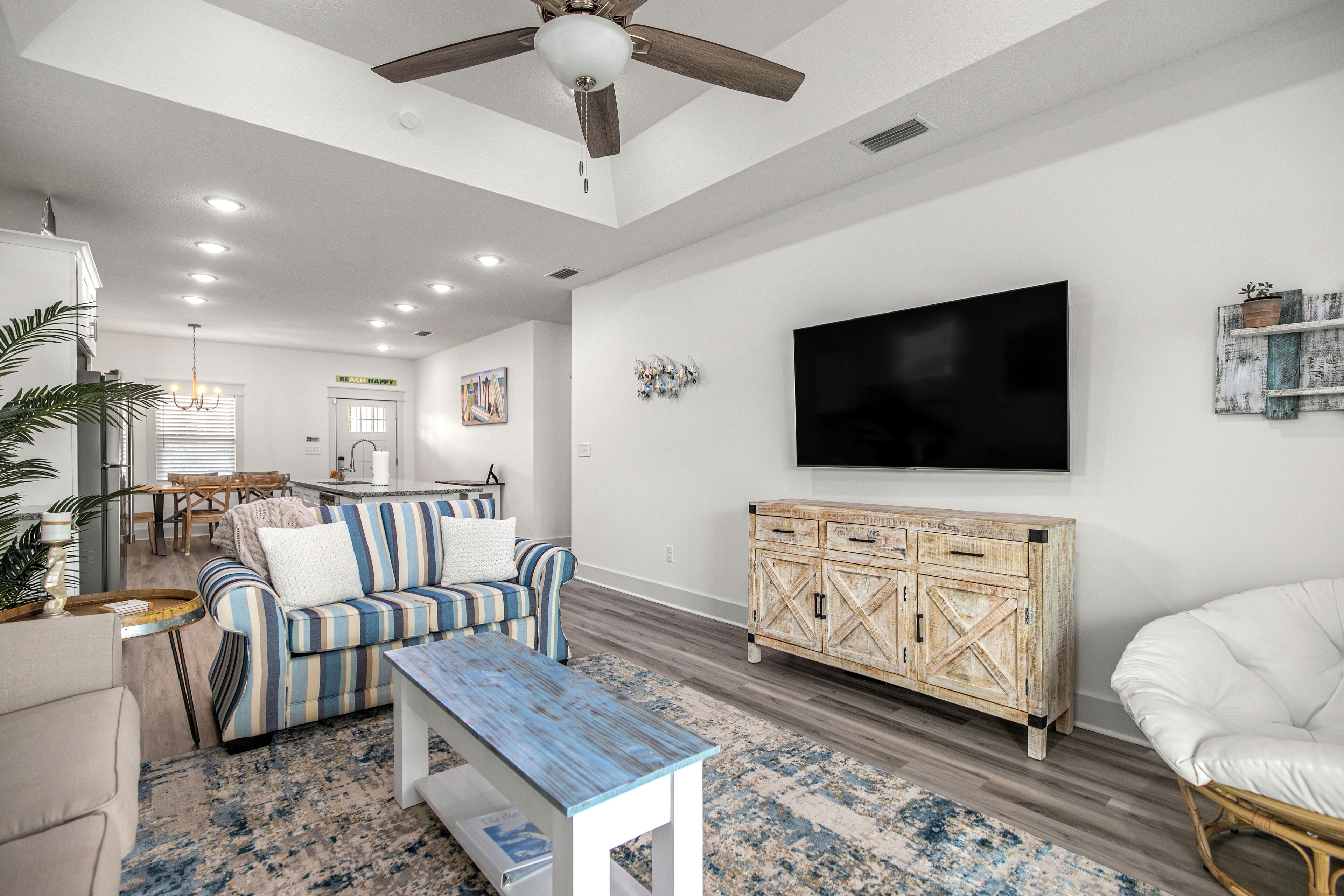 Modern Coastal 3BD/2BA Home w/POOL & Backyard - Great Location,Close to BEACH