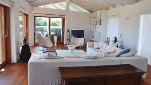 Unclassified image, 3 of 38, button - Villa Asta (San Teodoro)