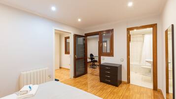 3 chambres, bureau, fer et planche Ă  repasser, Wi-Fi