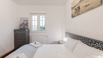 2 slaapkamers, een strijkplank/strijkijzer, wifi, beddengoed