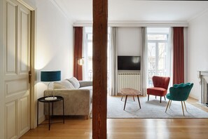 TV - Catedral | The Rentals Collection (San Sebastián)