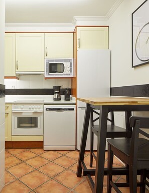 Fridge, microwave, oven, dishwasher
