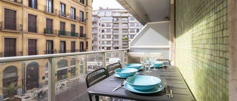 تناول الطعام بالخارج