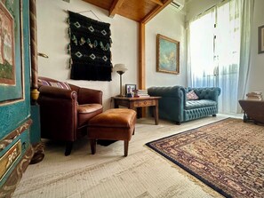 TV - Where Style meets Comfort. Characteristic house in the authentic village Fuseta (Fuseta)