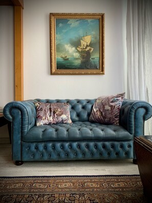 TV - Where Style meets Comfort. Characteristic house in the authentic village Fuseta (Fuseta)