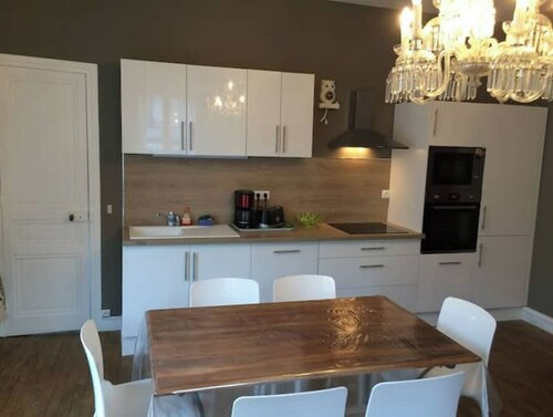 LARGE 5-ROOM APARTMENT BEACHFRONT AND CENTER