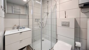 Apartment (37B) | Bathroom