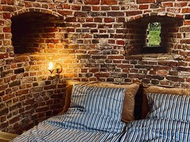 Dobbeltværelse med fælles badeværelse. (Baronessen Fra Benzintanken) | Sengetøj