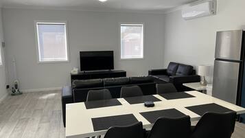 Turtle | Living area | Flat-screen TV