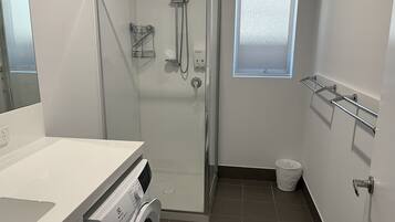 Shower, hair dryer, towels