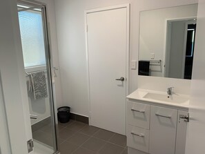 Seal | Bathroom | Shower, hair dryer, towels