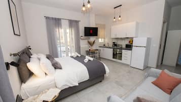 Deluxe-studio | Ylelliset vuodevaatteet, äänieristys, silitysrauta/-lauta