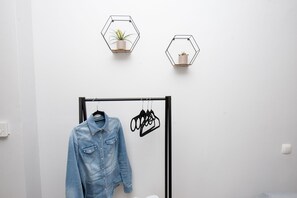 Deluxe Studio | Wardrobe - Celestina Corfu Town Apartment (Corfu)