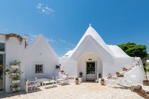 Villa | 1 bedroom - Trullo Letizia con Piscina - IBR (Ostuni)