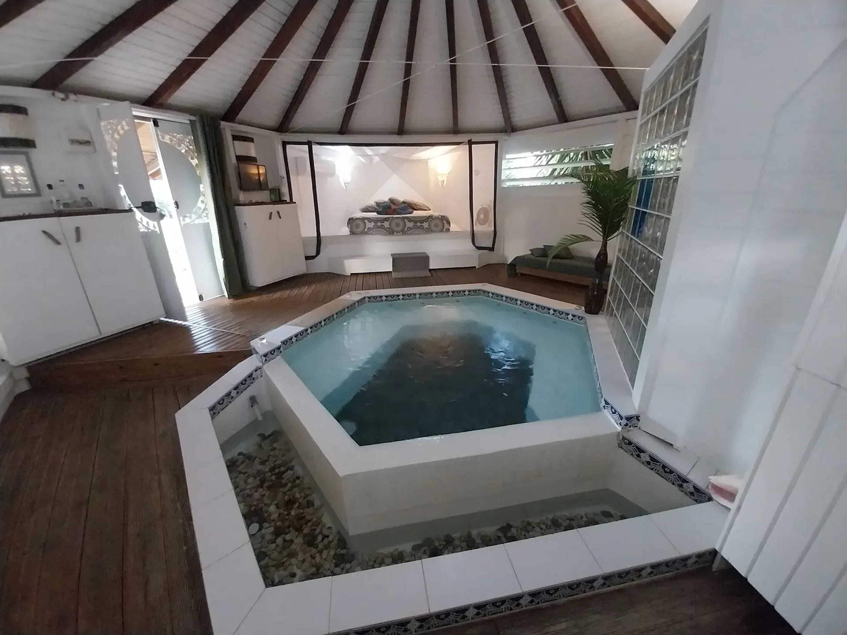 Jacuzzi