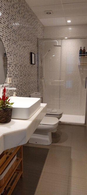 Douche, serviettes fournies