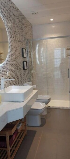 Shower, towels