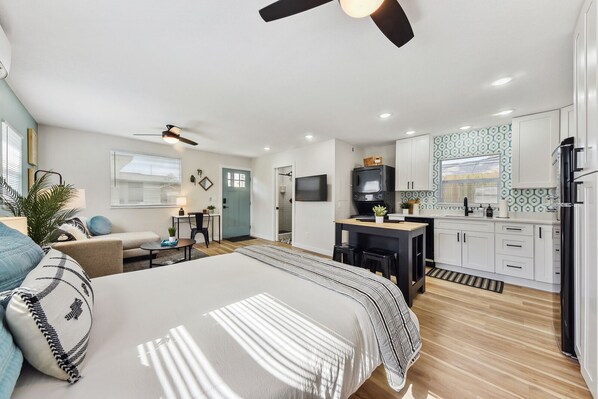 1 bedroom, desk, iron/ironing board, internet