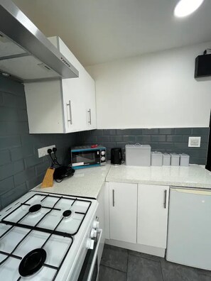 Studio | Eigene Küche | Kühlschrank, Mikrowelle, Ofen, Herdplatte