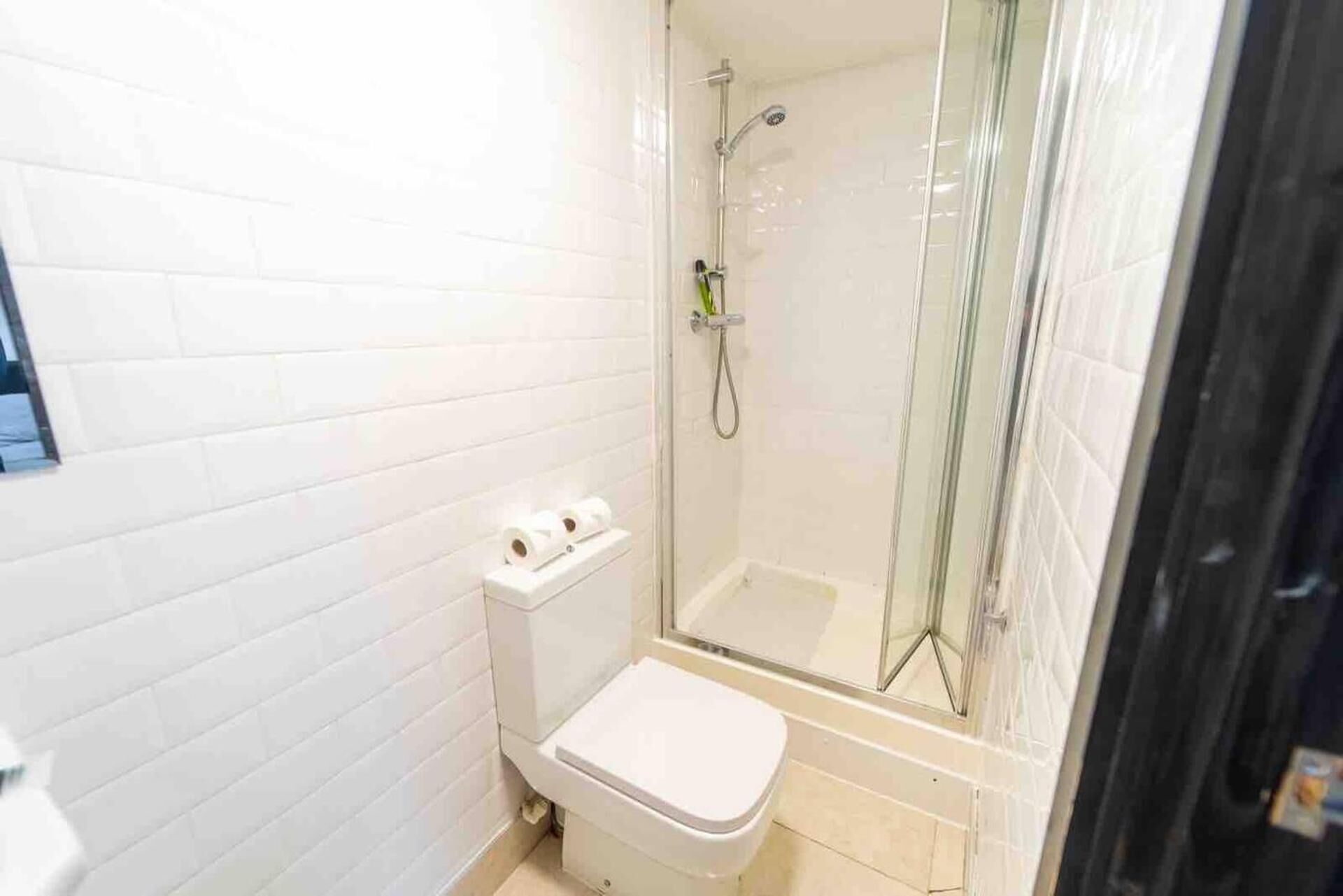 Studio | Bathroom | Separate tub and shower, deep soaking tub, hair dryer, towels