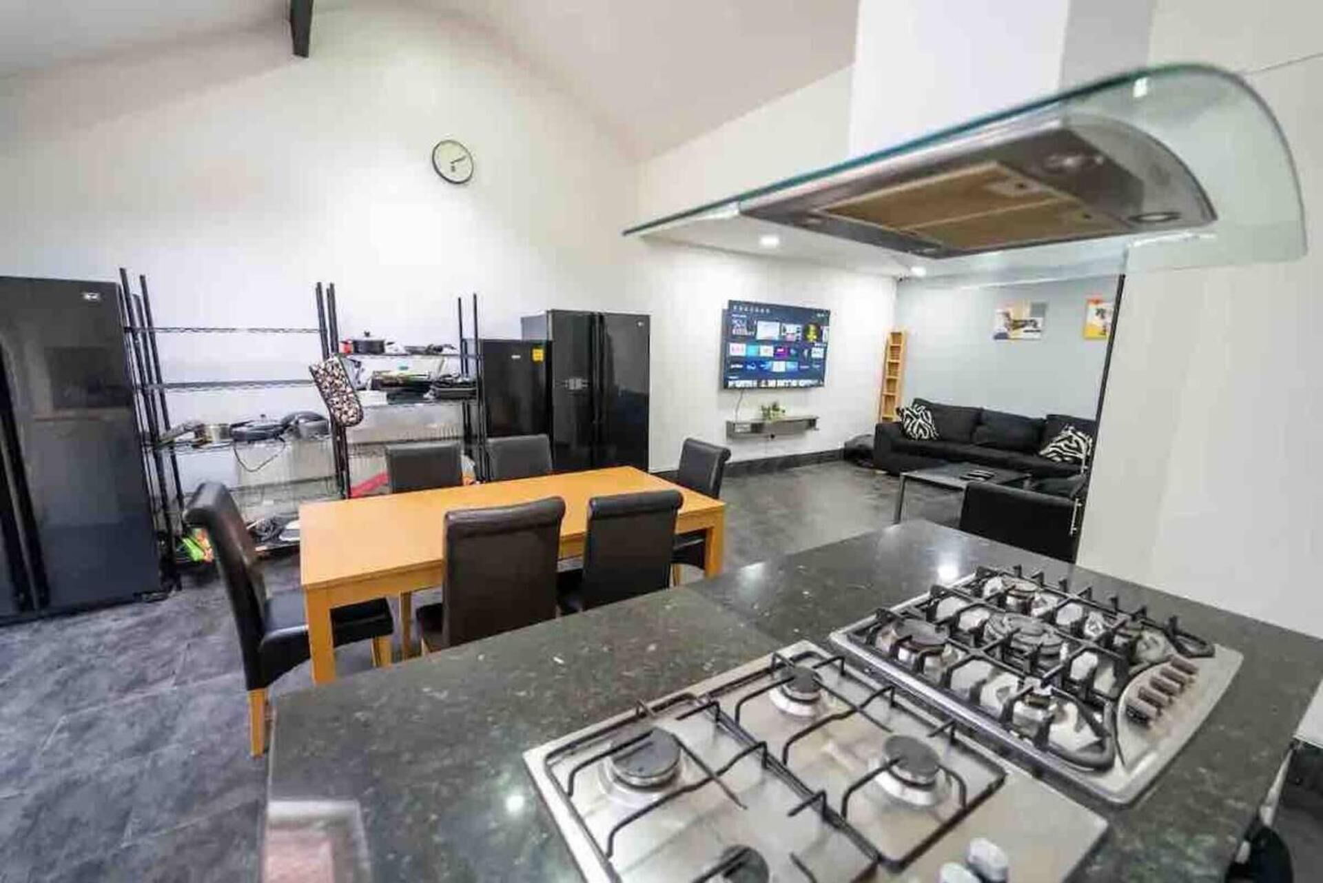 House | Private kitchen | Fridge, microwave, oven, stovetop