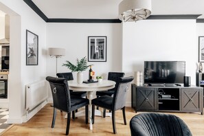 Appartement | Cuisine privée | Réfrigérateur, micro-ondes, four, plaque de cuisson