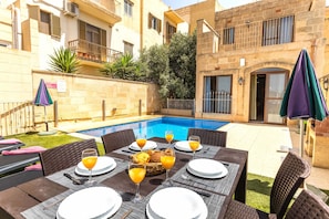Villa | Outdoor dining