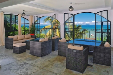 Comfort Apartment, 3 Bedrooms | Living area