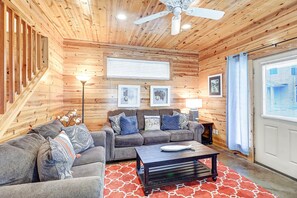 TV - Cute Port Aransas home near the beach, shops, and restaurants. This coastal cuti (Port Aransas)