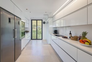 Fridge, microwave, oven, dishwasher - Penthouse  Apt Colomer by JS Villas (Port de Pollença)
