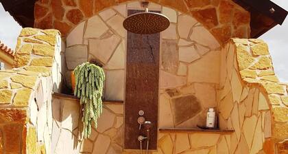 Comfortable large finca - Away from mass tourism - Central island location