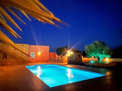 Comfortable large finca - Away from mass tourism - Central island location