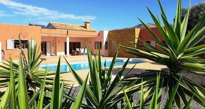 Comfortable large finca - Away from mass tourism - Central island location