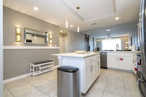 Fridge, microwave, oven, stovetop - 4731_205 Minutes from Disney, Incredible Condo 2BR (Kissimmee)