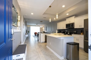 Fridge, microwave, oven, stovetop - 4731_205 Minutes from Disney, Incredible Condo 2BR (Kissimmee)