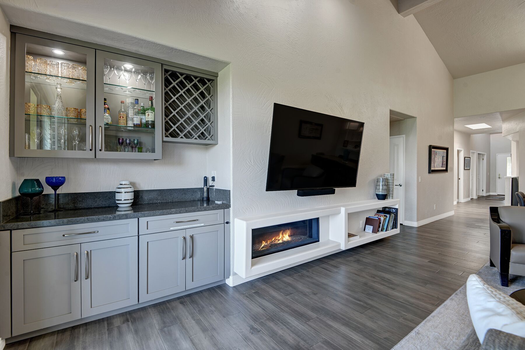 3BD/3.5BA and Platinum Membership at Palm Valley Country Club!