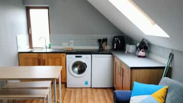 Fridge, stovetop, electric kettle, toaster