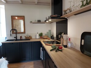 Fridge, oven, stovetop, dishwasher