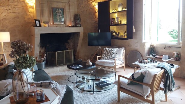 A cozy living room with a fireplace, comfortable seating, a television, and a bookshelf. - "Nouveau, a true haven of peace, close to Saint-Emilion, Bordeaux. (Saint-Vincent-de-Pertignas)