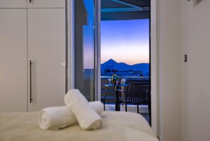 1 bedroom, desk, iron/ironing board, WiFi