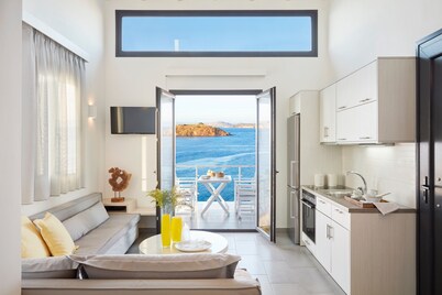 Eleia Seafront VIlla with Private Pool & Sea View