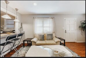 Interior - Buckhead Beauty- Monthly rental condo in the heart of Buckhead (Atlanta)